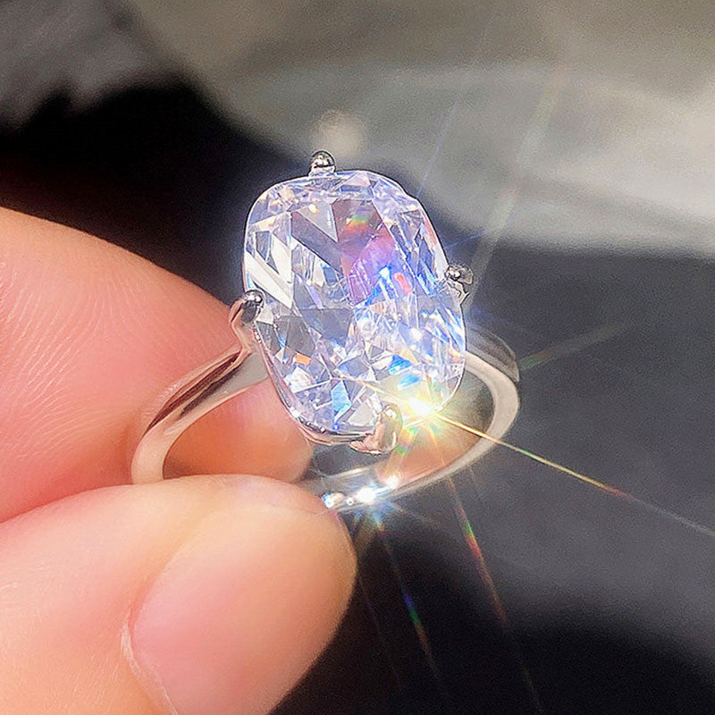 Vier-Krallen-Ring mit weißem quadratischem Diamanten, großer Zirkon