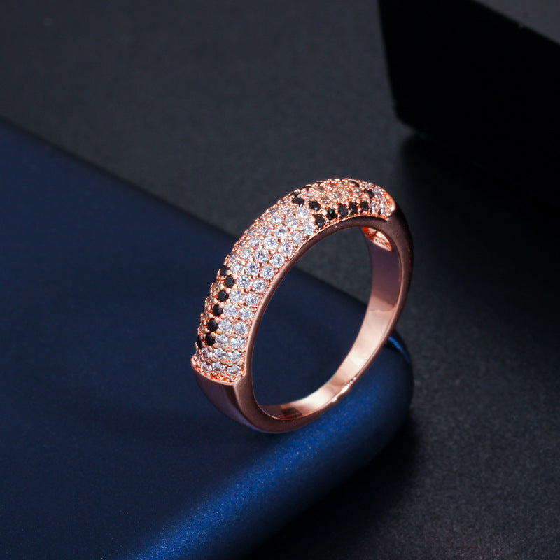 EINFACHER und exquisiter Ring mit Zirkonia und Strasssteinen