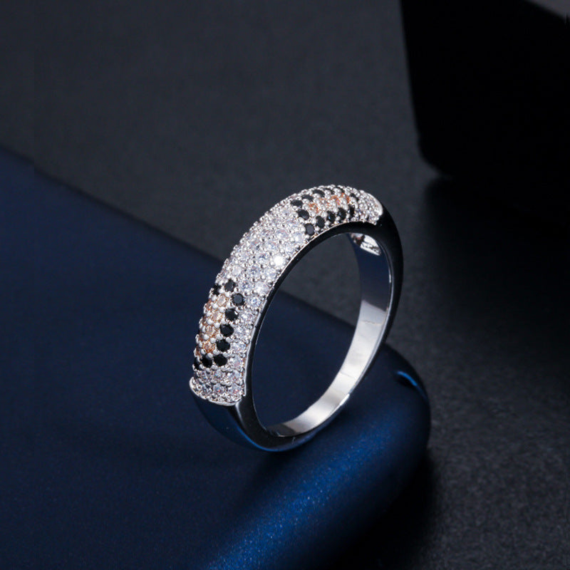 EINFACHER und exquisiter Ring mit Zirkonia und Strasssteinen