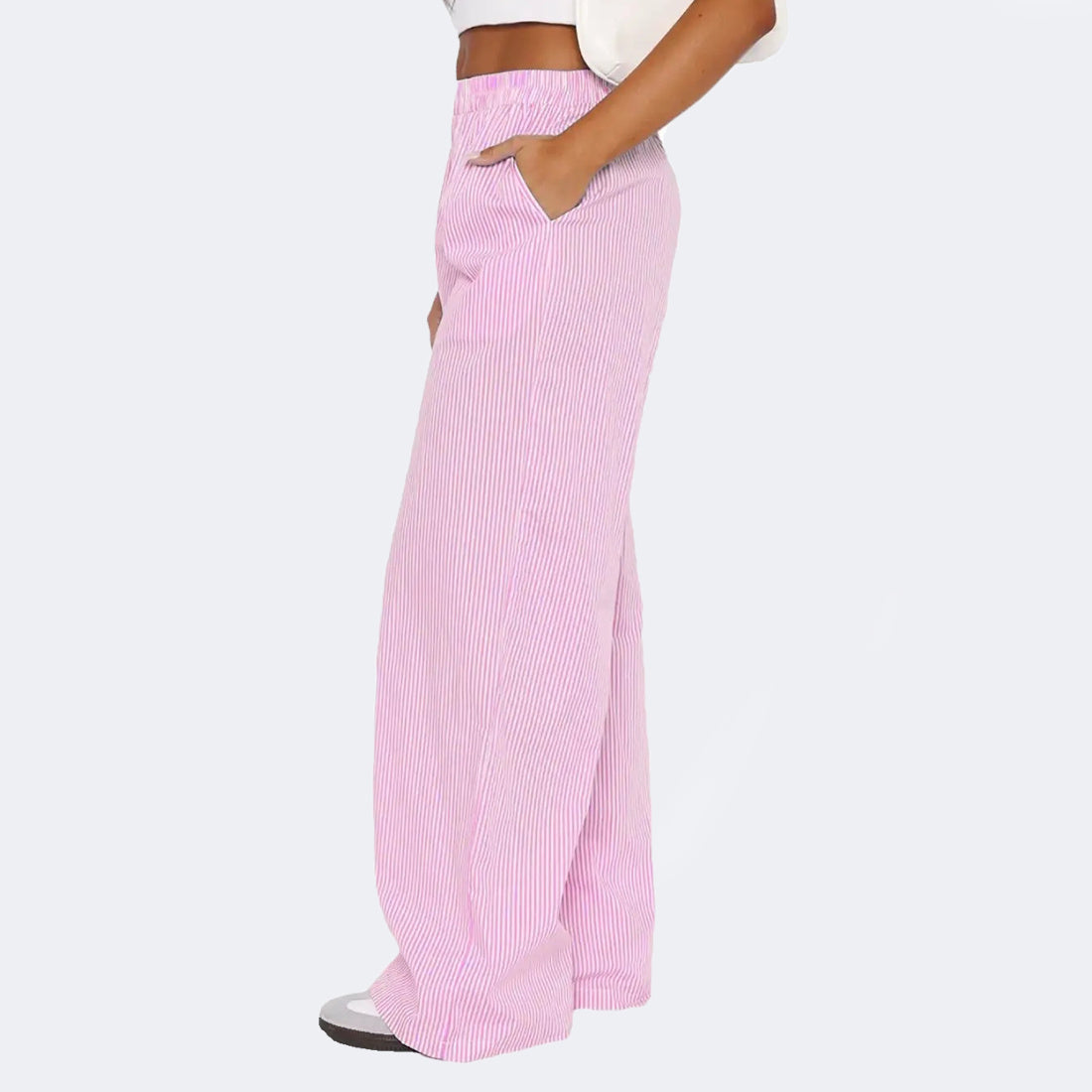 Striped trousers with pockets in pink, high-waisted loose fit.