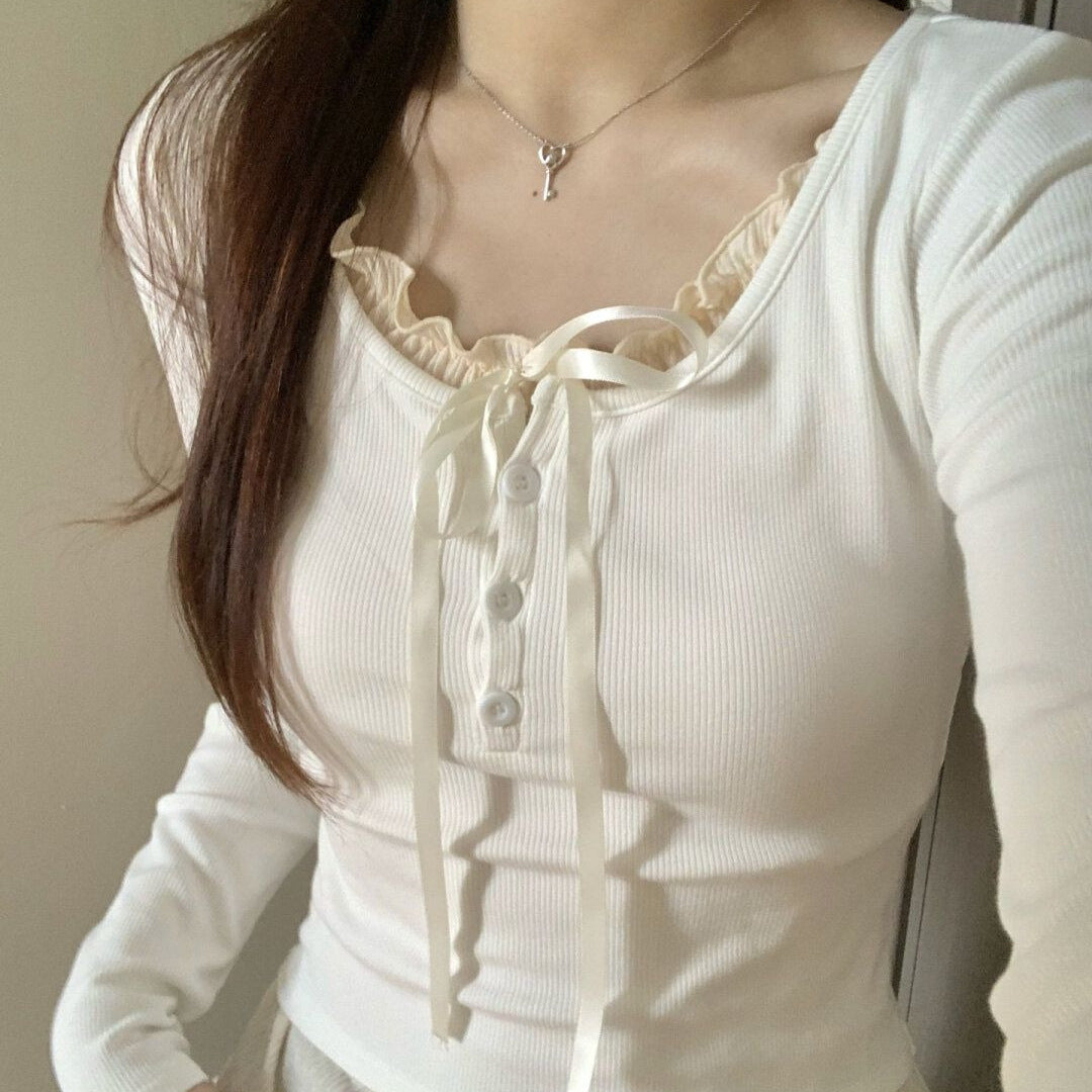 Lace inner match bottoming shirt in white with princess sleeves, spandex fabric, ideal for adult women.