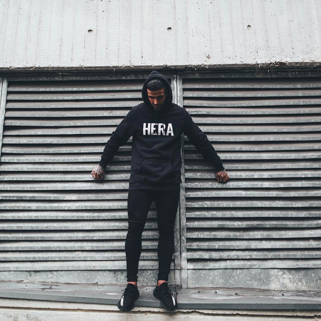 Sommerliche, verwaschene, superenge, zerrissene Jeans im Distressed-Hip-Hop-Stil