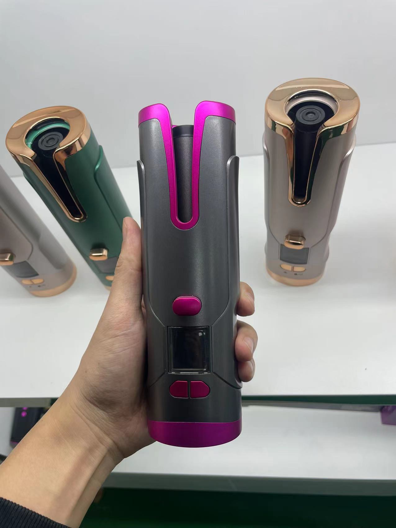 Wiederaufladbarer AUTOMATISCHER Lockenstab für Frauen TRAGBARE Lockenstile