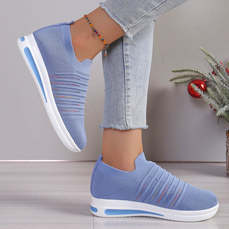 Plus Size Mesh Casual women shoes in blue, low-top breathable design, flat heel.