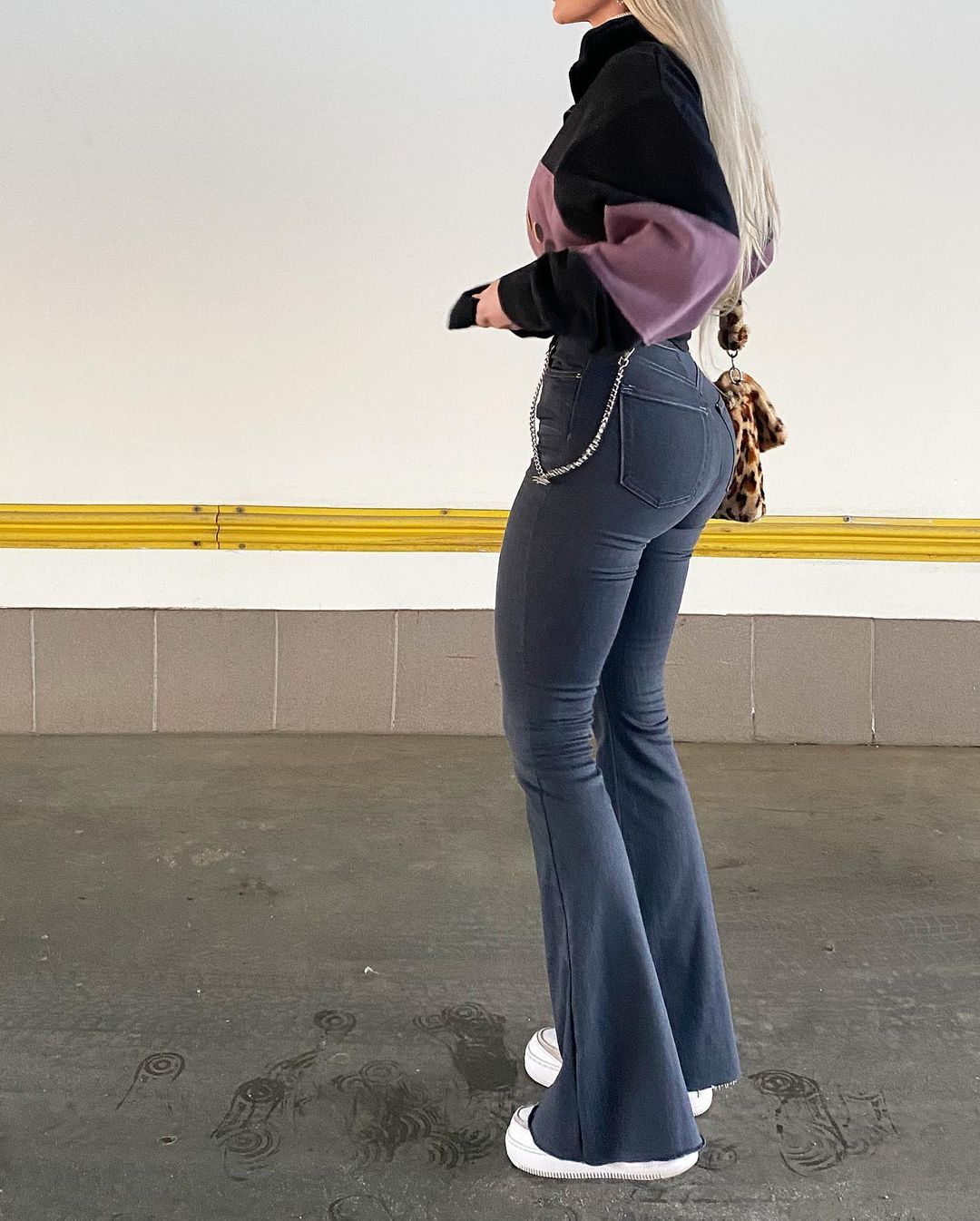 Denim-Stretch-Jeans mit weitem Bein und niedriger Taille