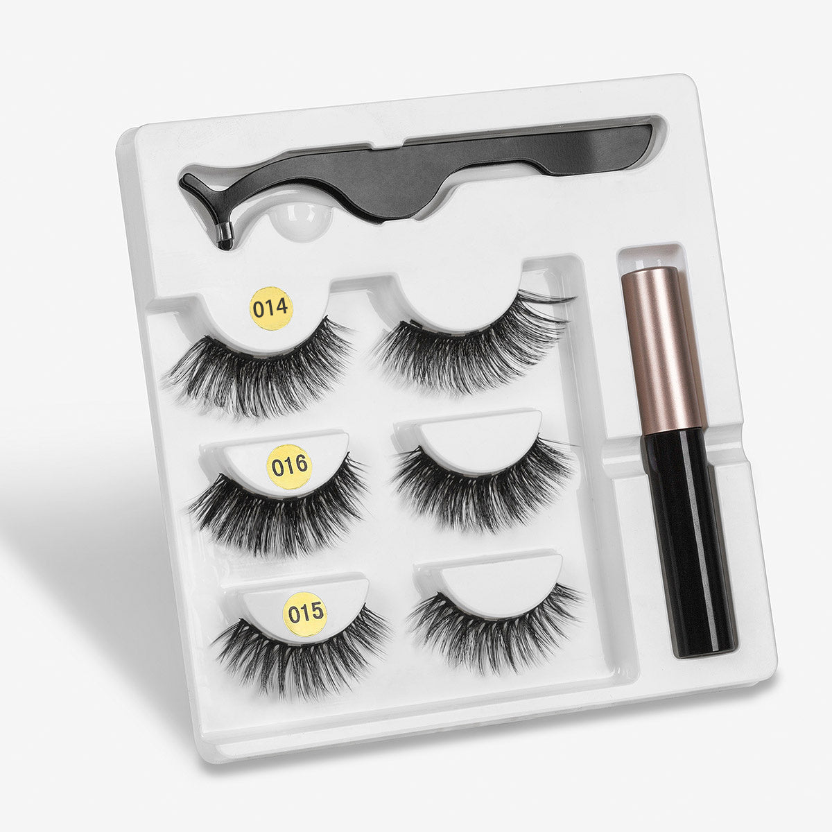 Künstliche Wimpern mit Magneten