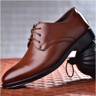 Schwarze Schuhe mit spitzer Spitze für Männer