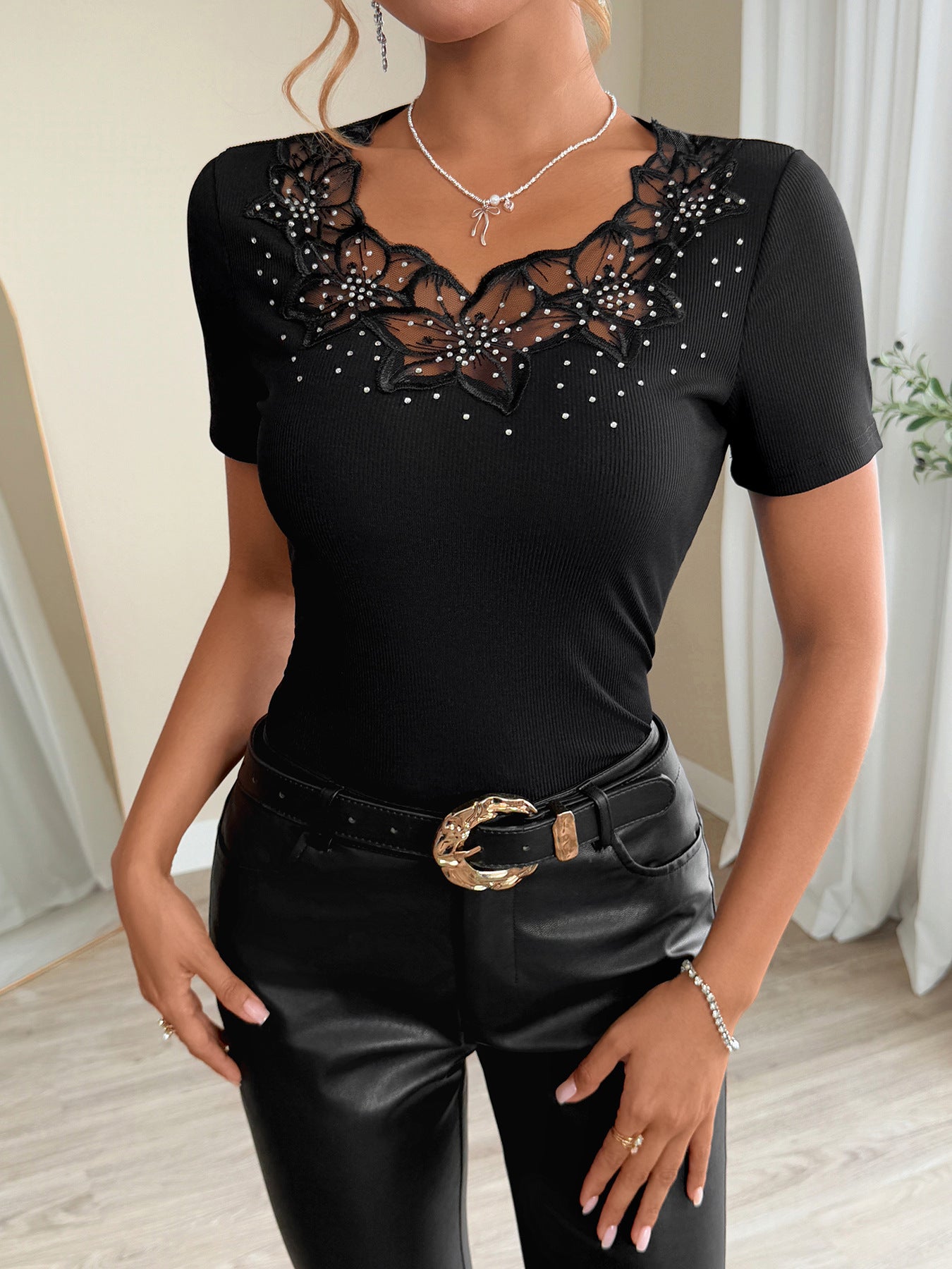 Slim-Fit Kurzarm-T-Shirt für Damen mit Strass-Patch