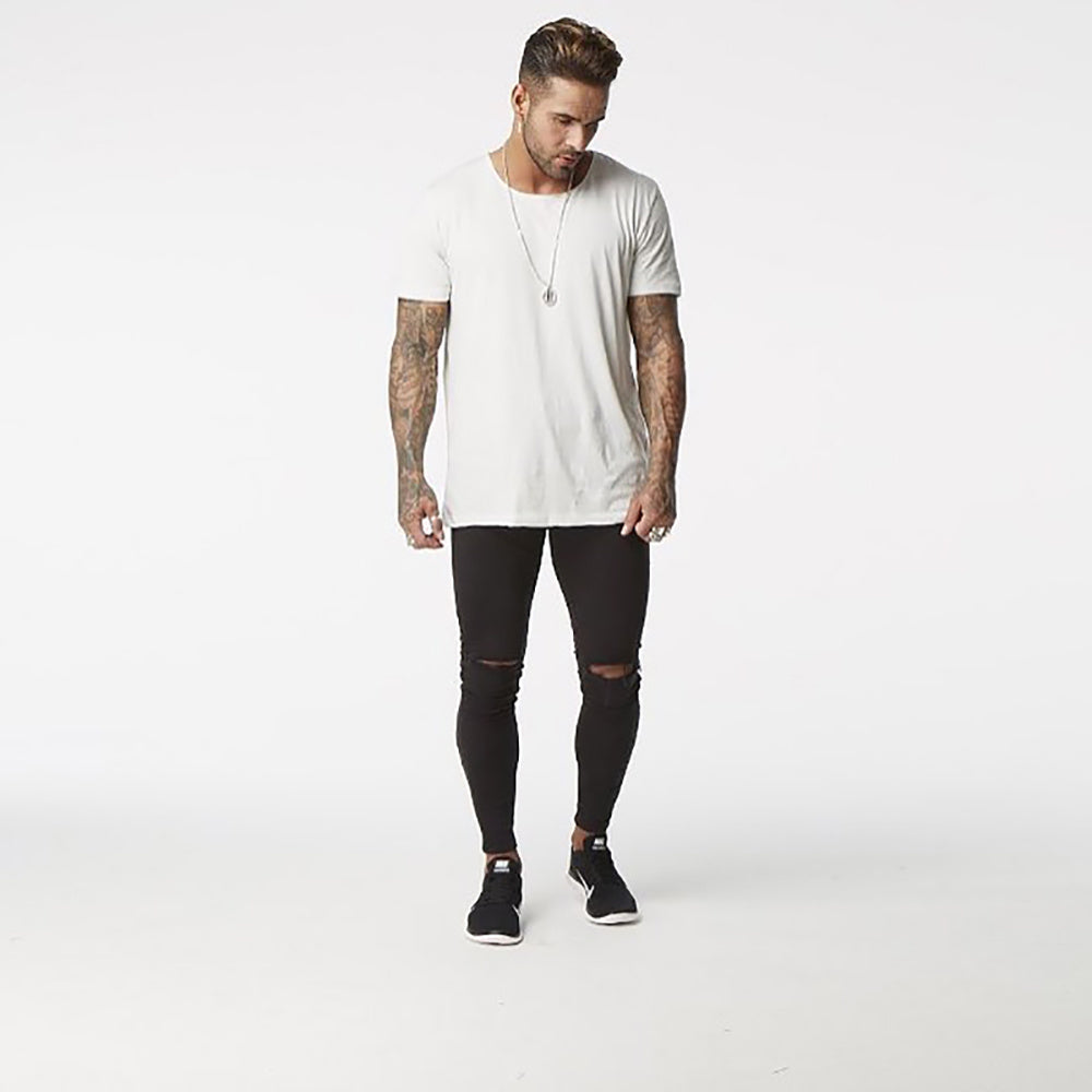 Sommerliche, verwaschene, superenge, zerrissene Jeans im Distressed-Hip-Hop-Stil