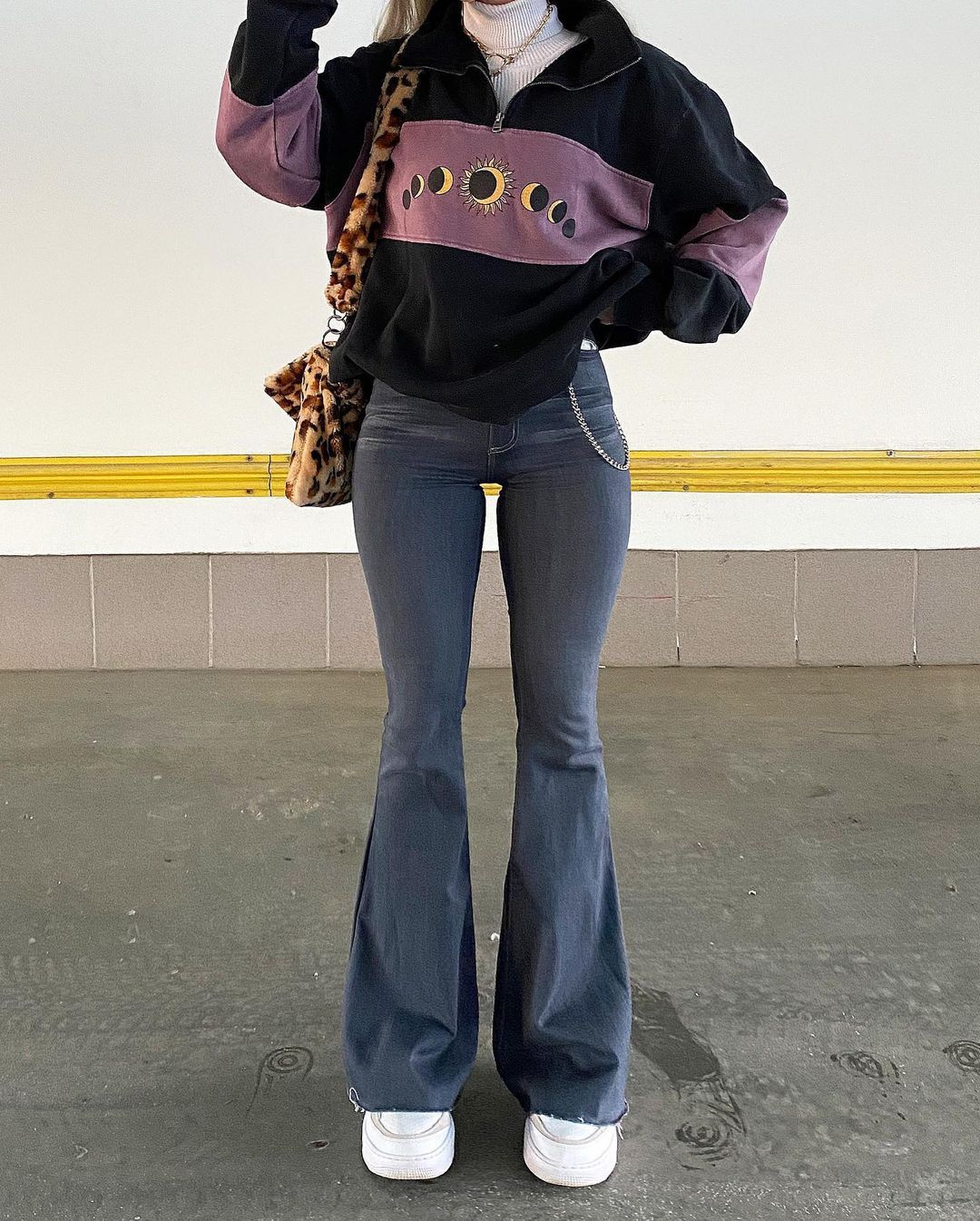 Denim-Stretch-Jeans mit weitem Bein und niedriger Taille