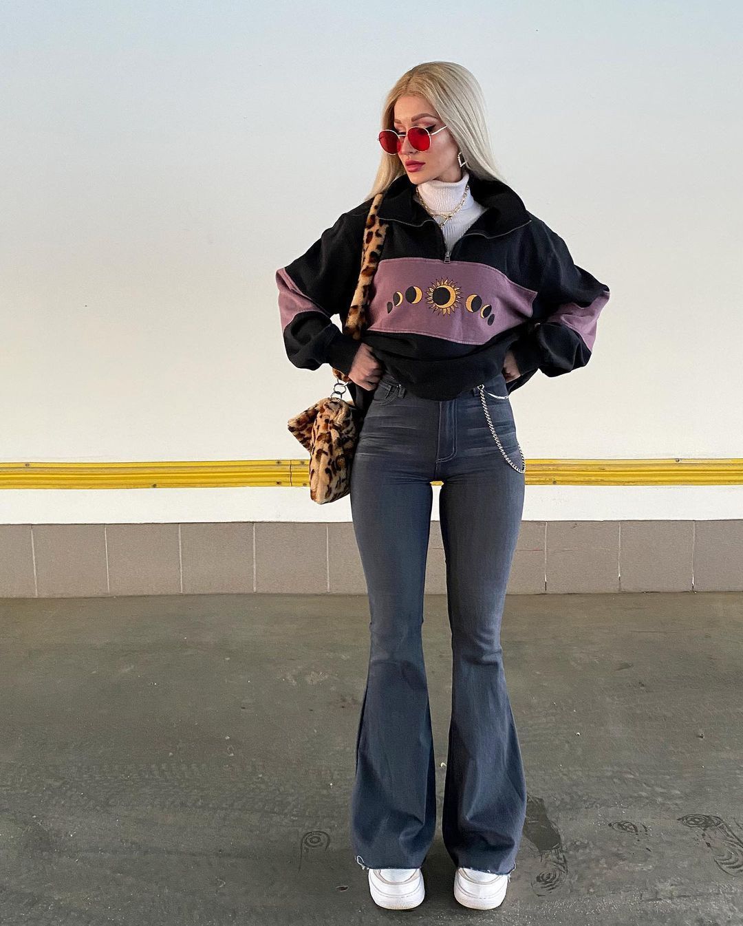 Denim-Stretch-Jeans mit weitem Bein und niedriger Taille