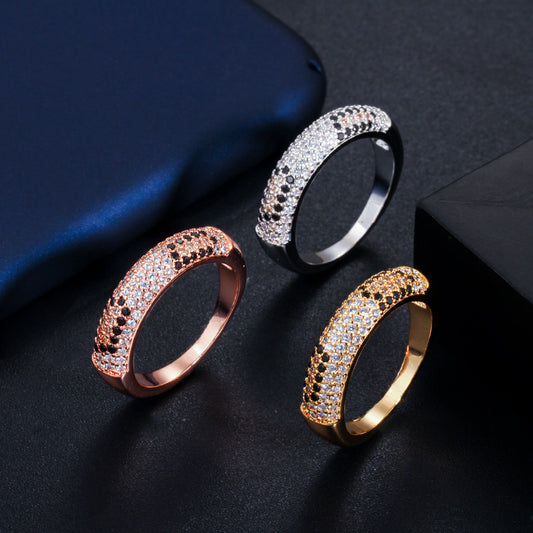 EINFACHER und exquisiter Ring mit Zirkonia und Strasssteinen