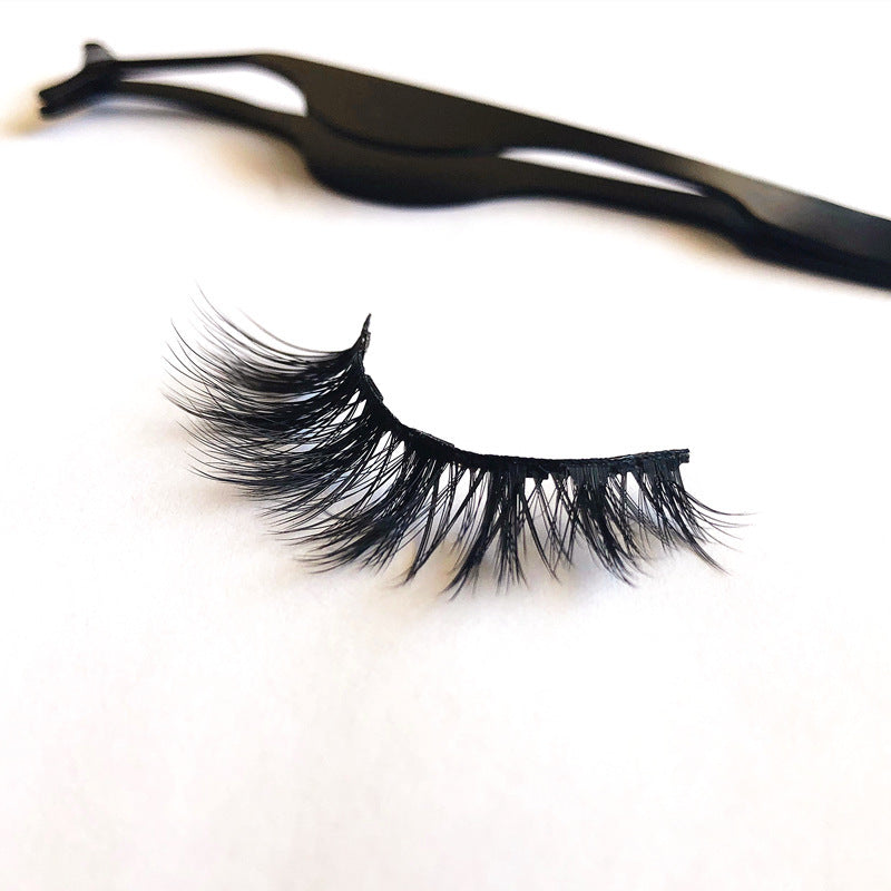 Künstliche Wimpern mit Magneten