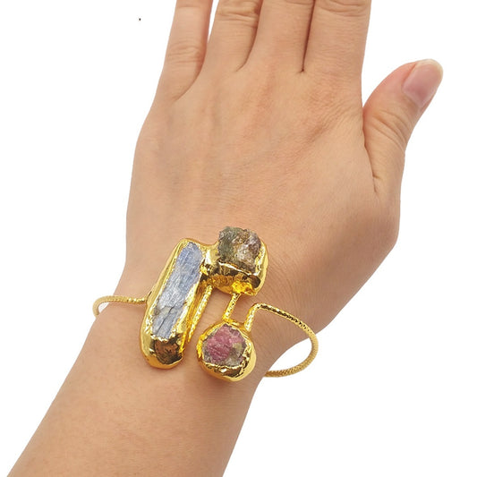 Verstellbares Armband mit unregelmäßigem Turmalin-Blaustein im klassischen Design