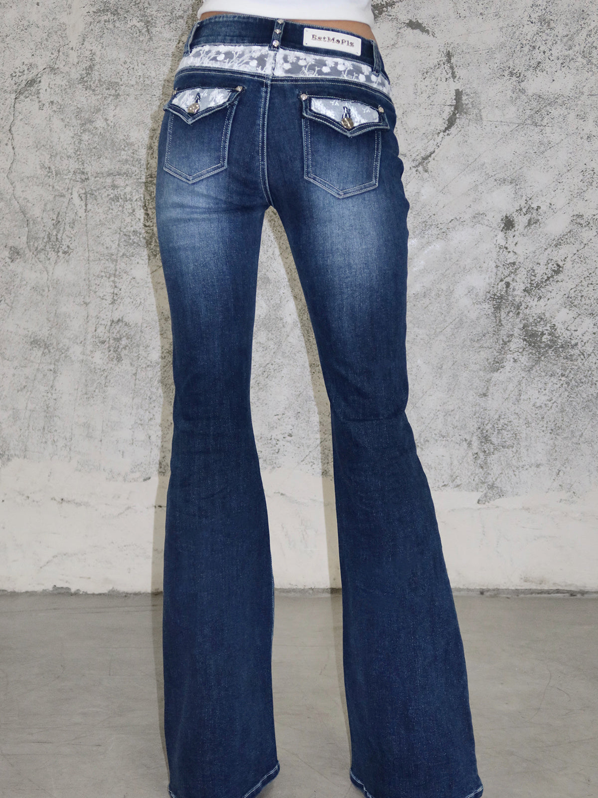 Bestseller EatMePlz Skinny Jeans mit Strass und niedriger Taille, dunkle Schlaghose