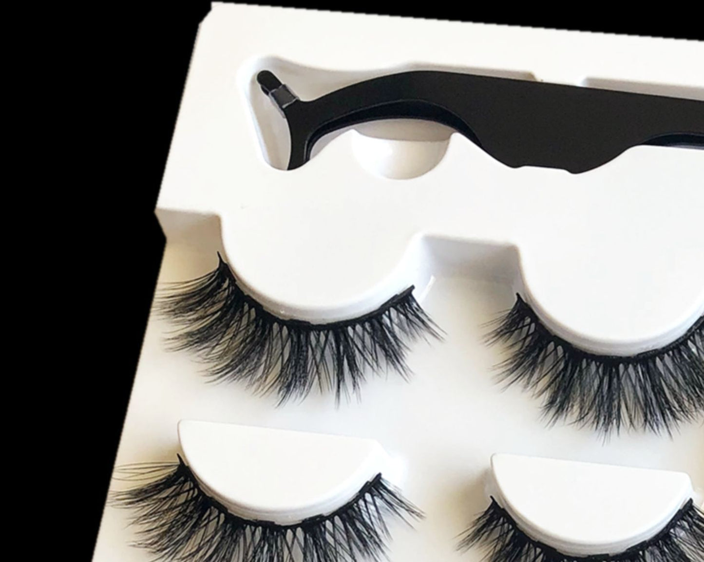 Künstliche Wimpern mit Magneten
