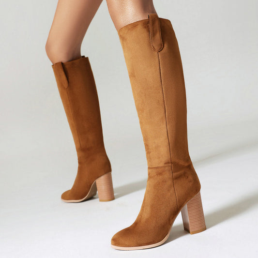 Long suede boots for women with chunky heel and round toe.