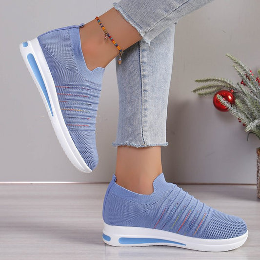 Plus Size Mesh Casual women shoes in blue, low-top breathable design, flat heel.