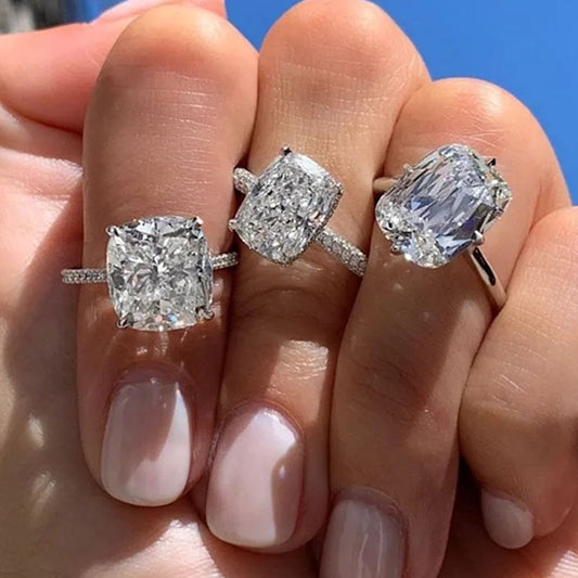 Vier-Krallen-Ring mit weißem quadratischem Diamanten, großer Zirkon