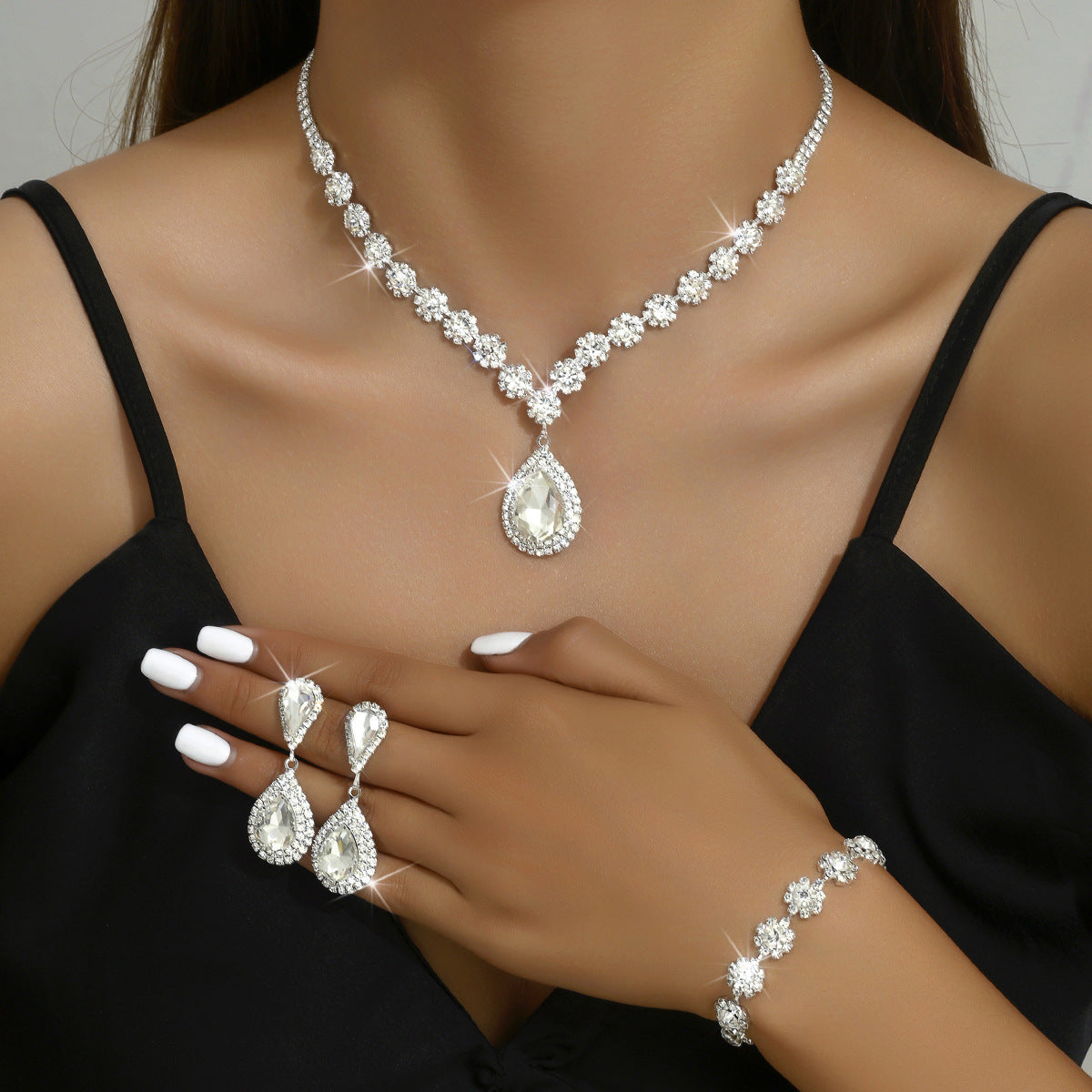Fashion Jewelry Necklace Bracelet Three-piece Set